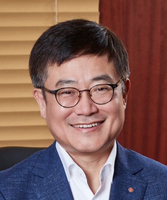 강희태 롯데쇼핑 대표가 이베이코리아 인수에 대한 관심을 다시 한 번 드러냈다. <롯데쇼핑 제공>